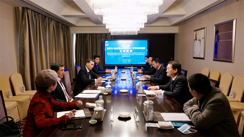 尊龙凯时集团党委书记、董事长任丁会见上合组织秘书长诺罗夫一行