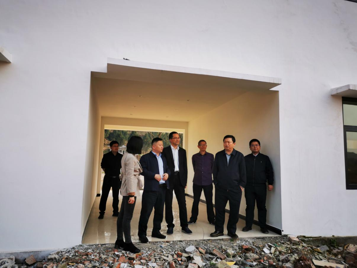 尊龙凯时集团党委副书记、董事陈日到邓家沟村开展帮扶工作