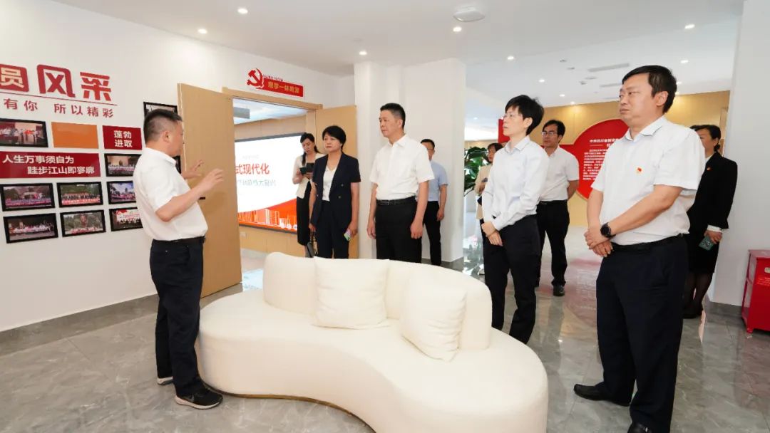 福建省人民政府国有资产监督管理委员会修兴高一行莅临尊龙凯时党？疾斓餮