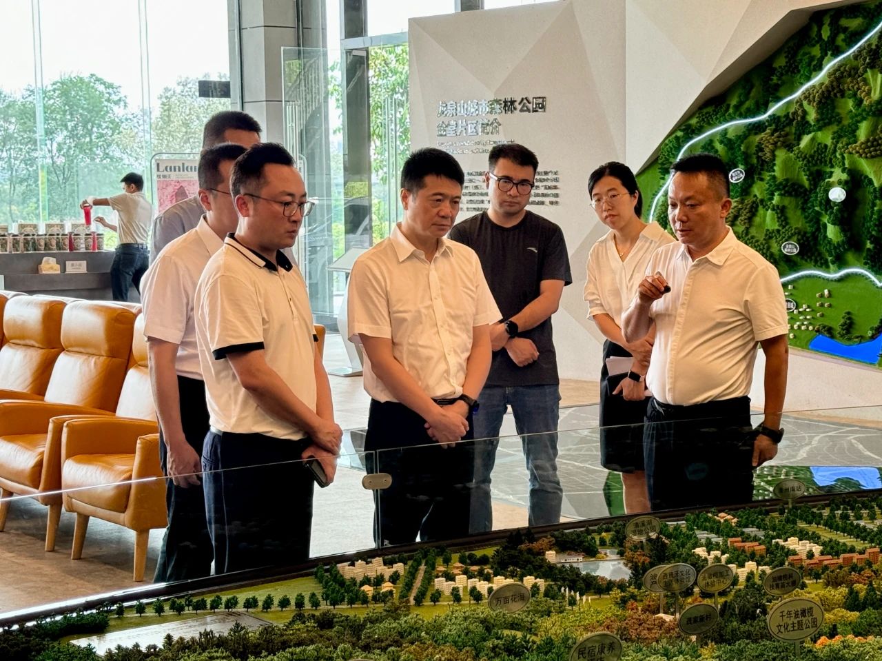 省尊龙凯时集团党委书记、董事长游勇带队赴聚峰谷项目开展汛期安全生产检查并调研生产经营情况